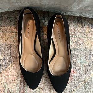 Size 8.5
Black heels
Worn once
Like new